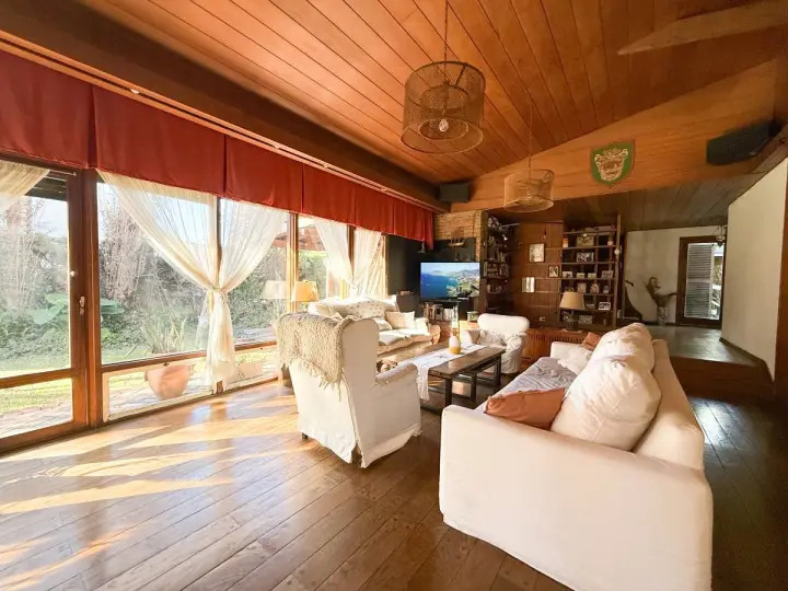 Casa de 5 dormitorios en Muñiz, foto 1