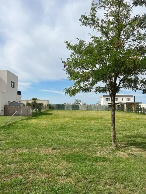 Lote de 920 m² en Loma Verde