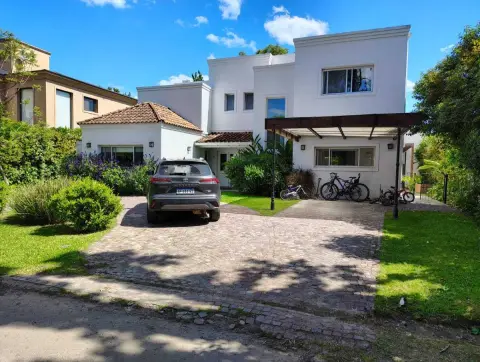 Casa de 3 dormitorios en Bella Vista